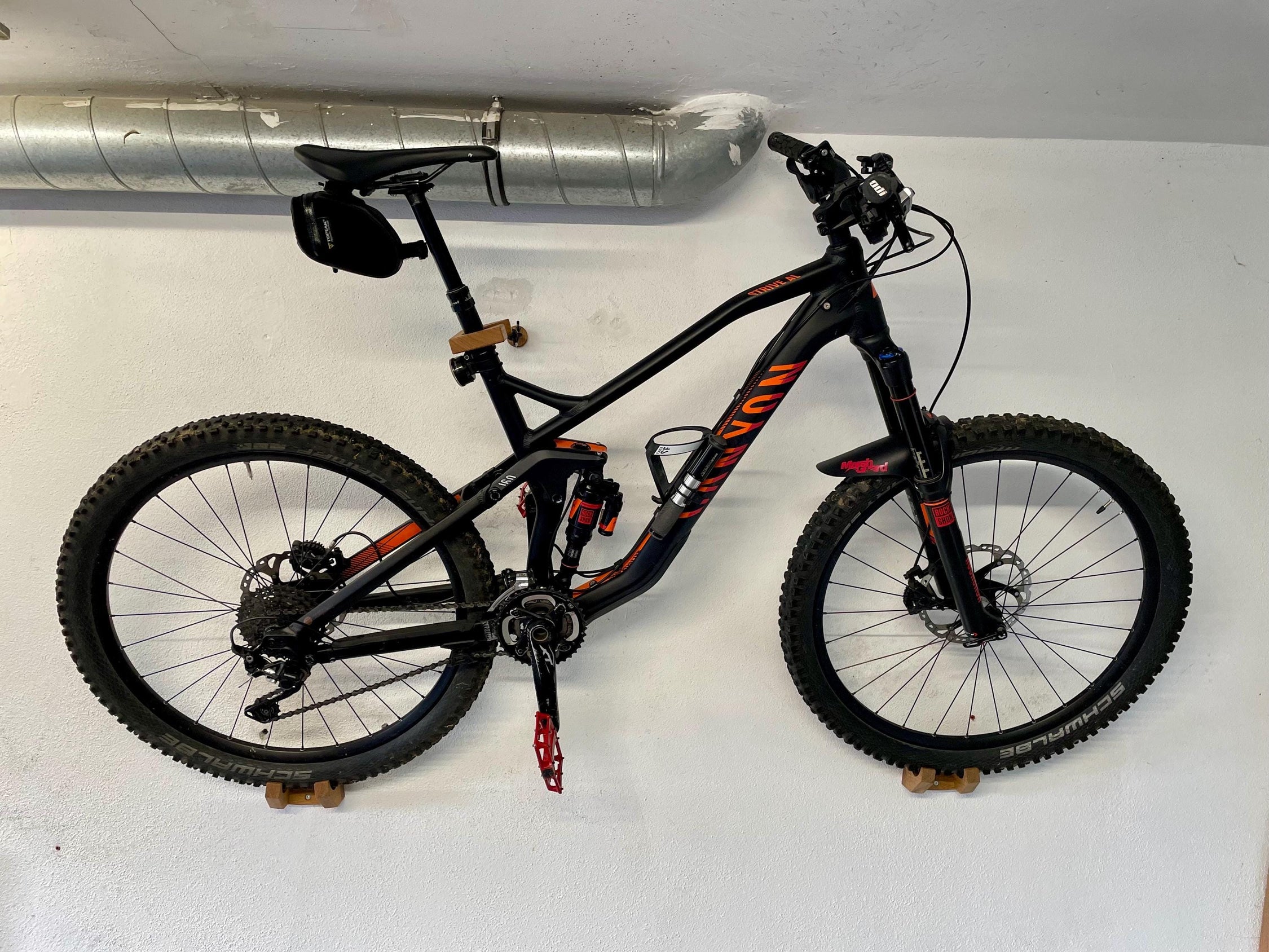 Fahrradhalterung aus Eiche handgefertigt