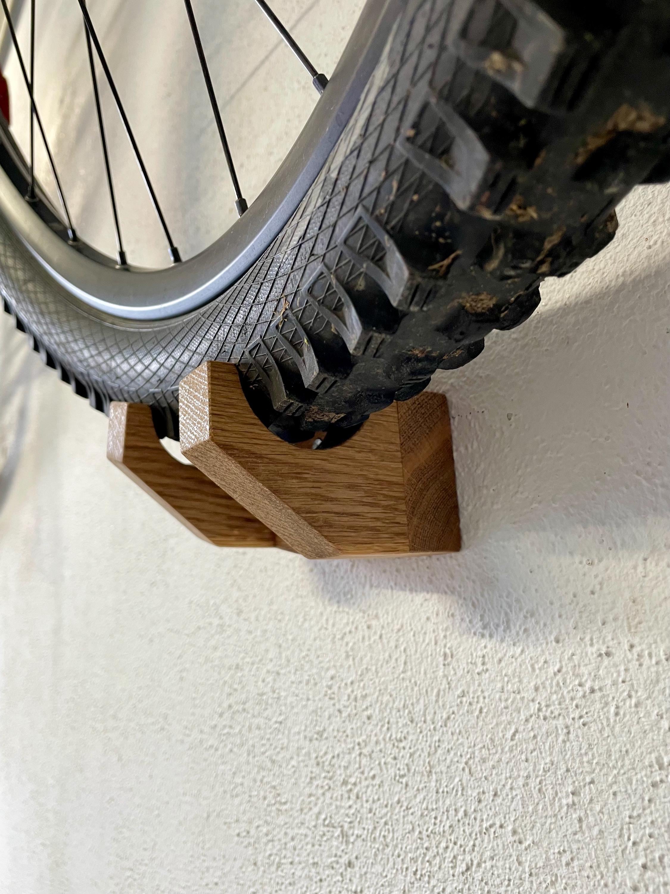 Fahrradhalterung aus Eiche handgefertigt