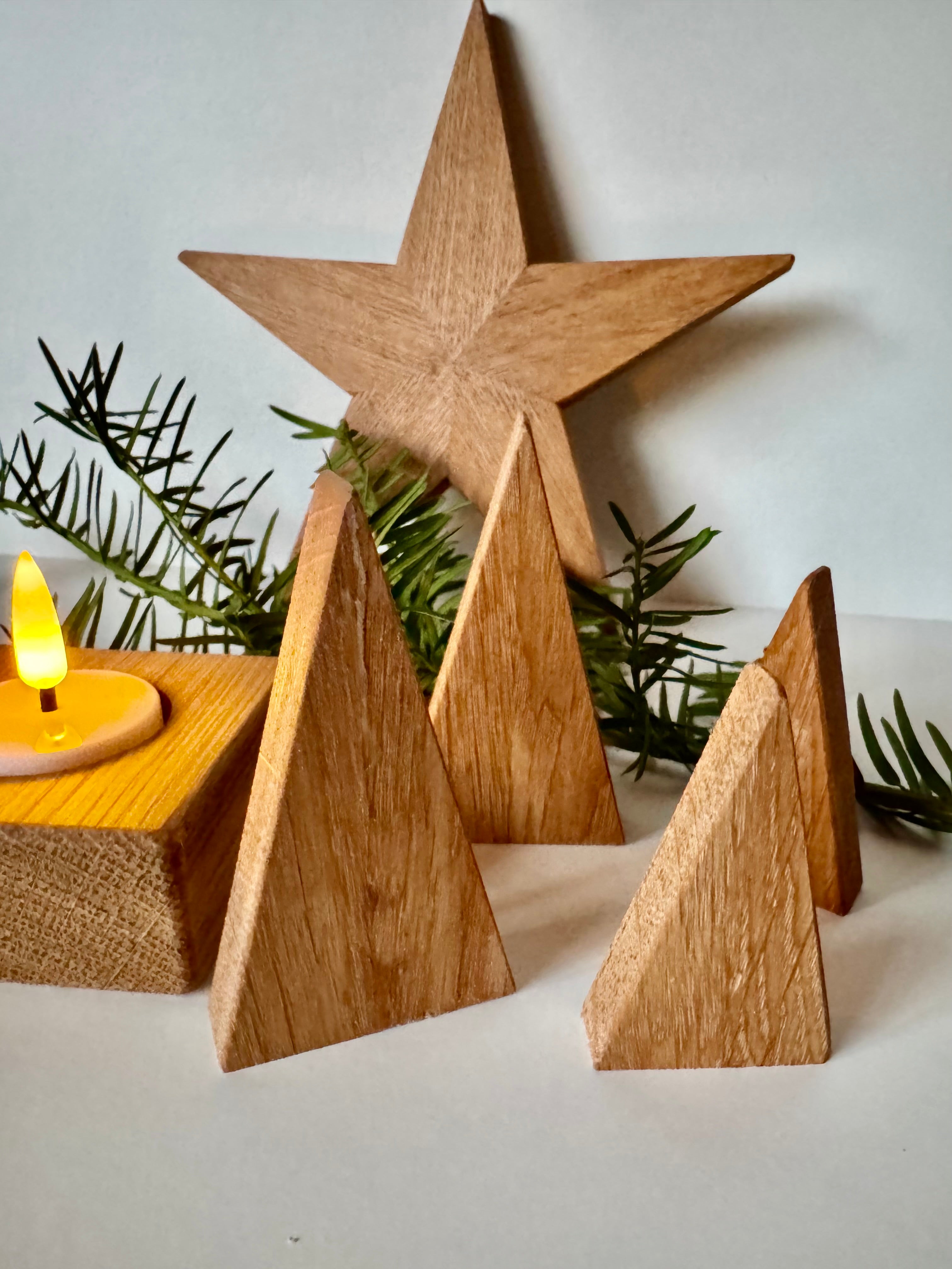 Holz Weihnachtsbäume aus Eiche - Holzatelier TheobaldHolzatelier Theobald