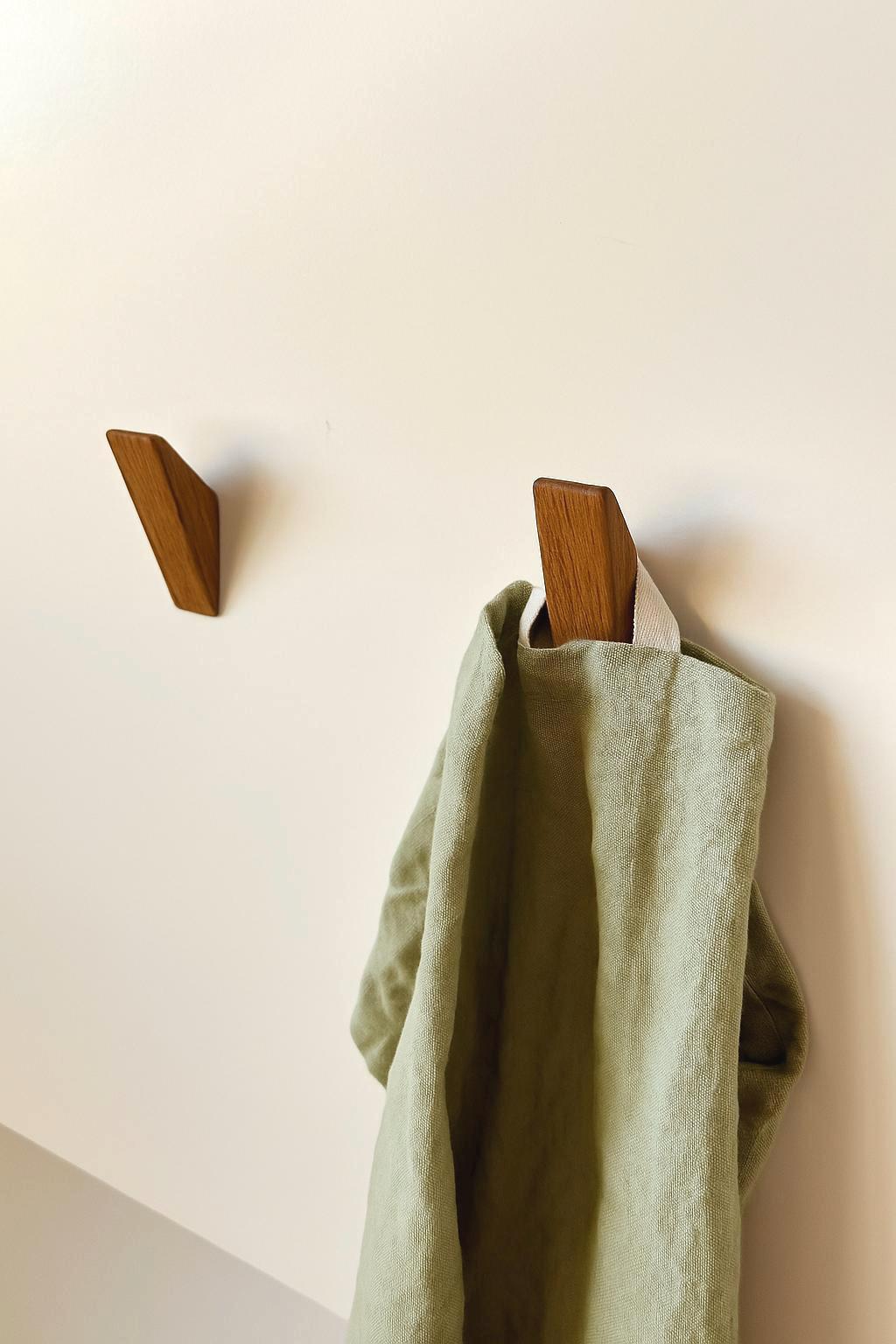 Wandhaken Eiche in Dreieckform