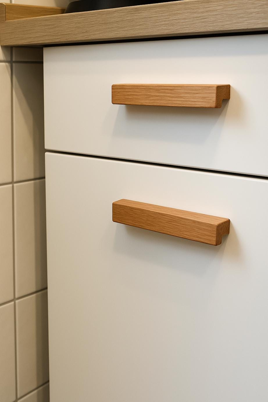 Möbelgriff aus Eiche in L-Form