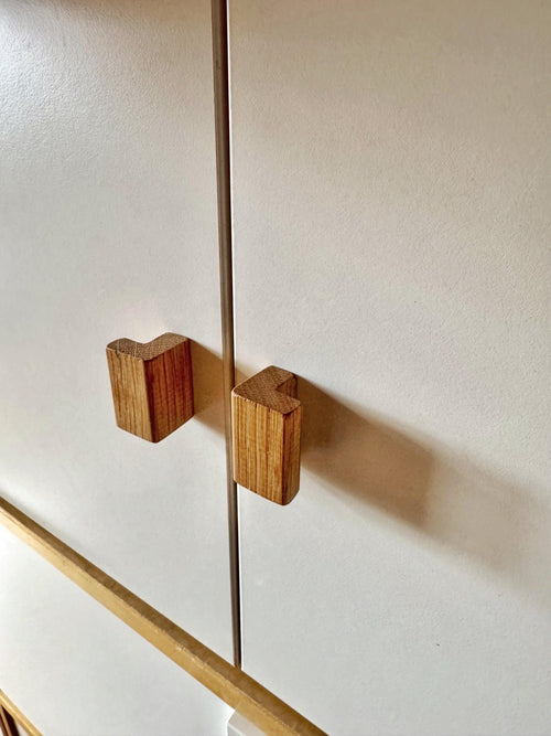 Möbelknopf Eiche in L - Form - Holzatelier TheobaldHolzatelier Theobald
