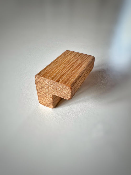 Möbelknopf Eiche in L - Form - Holzatelier TheobaldHolzatelier Theobald