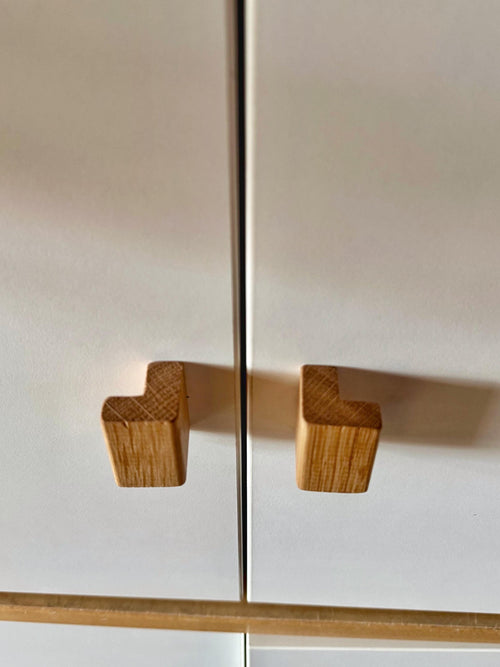 Möbelknopf Eiche in L - Form - Holzatelier TheobaldHolzatelier Theobald
