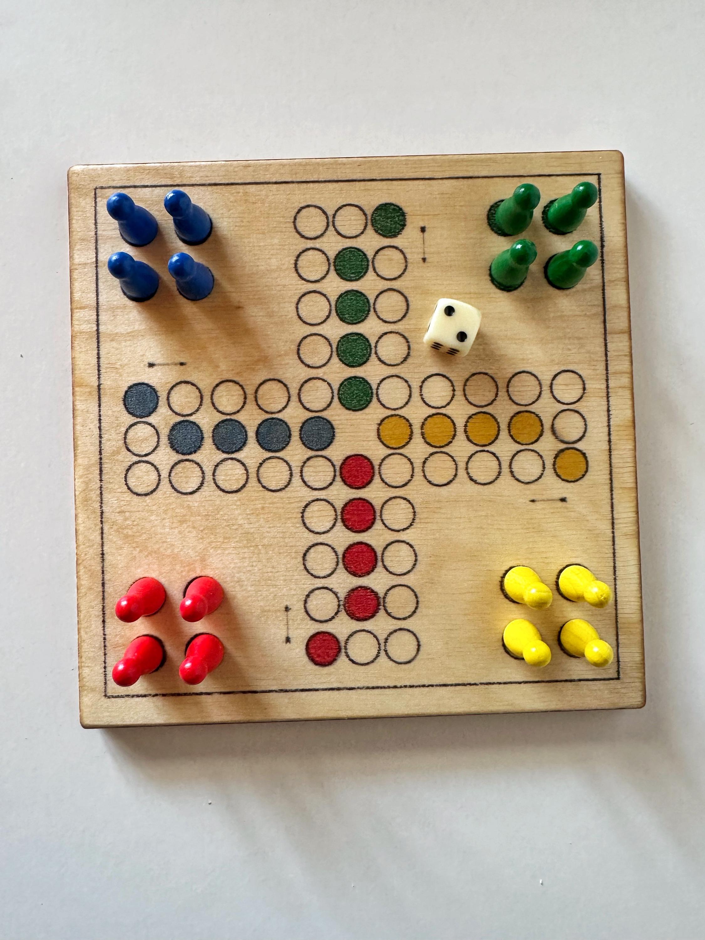 Spielesammlung aus Holz - Magnetisch