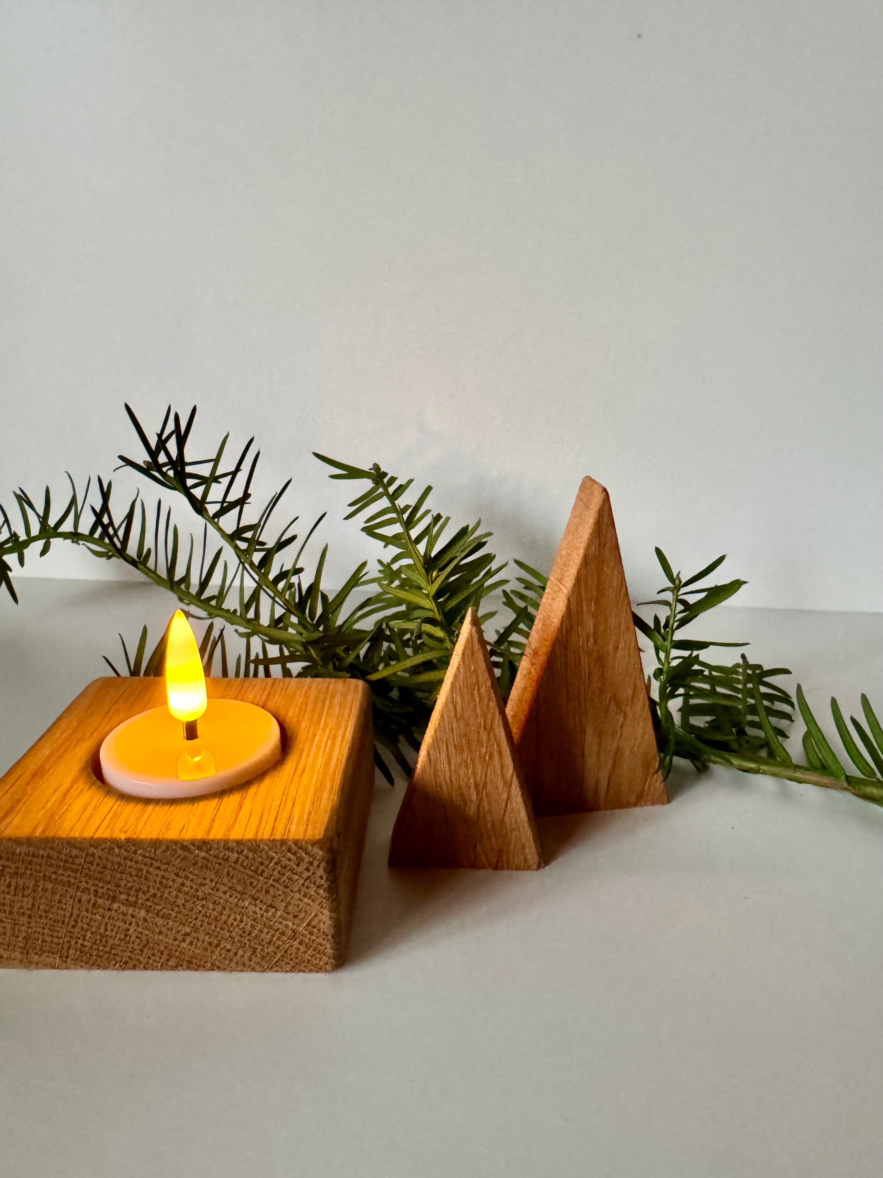 Holz Weihnachtsbäume aus Eiche - Holzatelier TheobaldHolzatelier Theobald