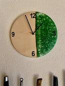 Wanduhr aus Epoxidharz & Ahorn - Holzatelier TheobaldHolzatelier Theobald