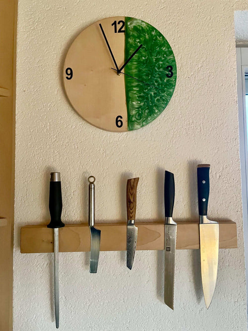 Wanduhr aus Epoxidharz & Ahorn - Holzatelier TheobaldHolzatelier Theobald