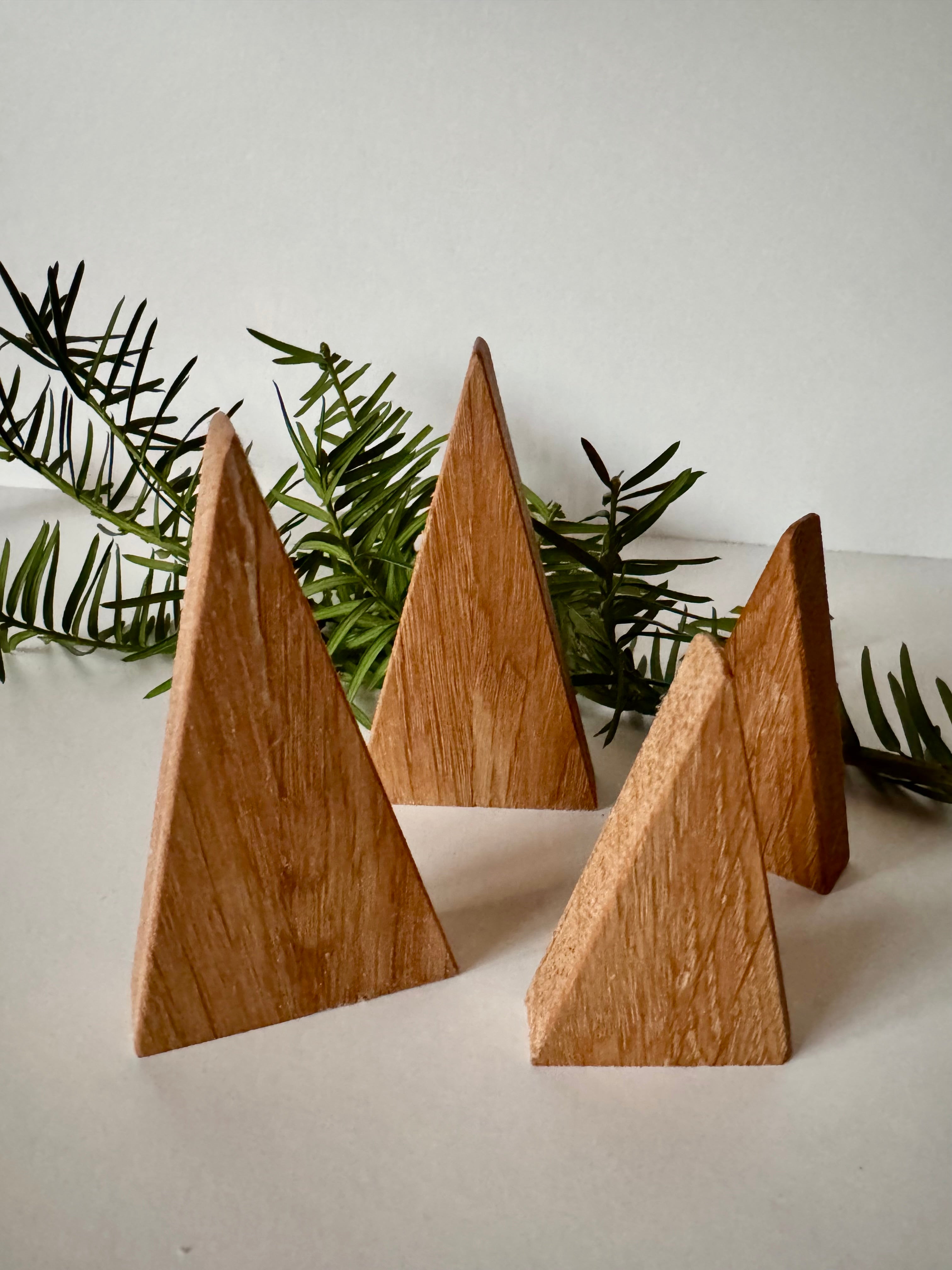 Holz Weihnachtsbäume aus Eiche - Holzatelier TheobaldHolzatelier Theobald