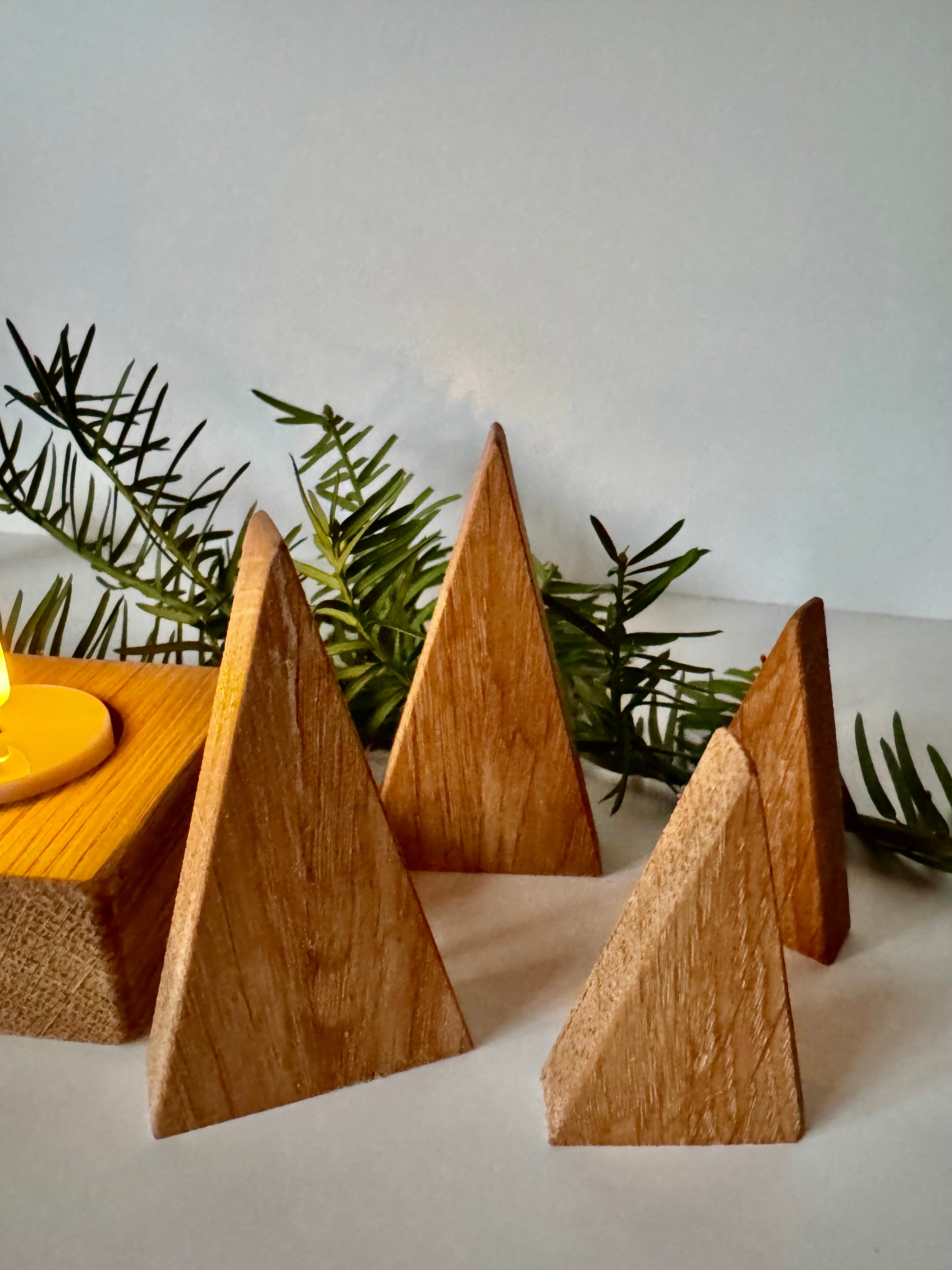 Holz Weihnachtsbäume aus Eiche - Holzatelier TheobaldHolzatelier Theobald