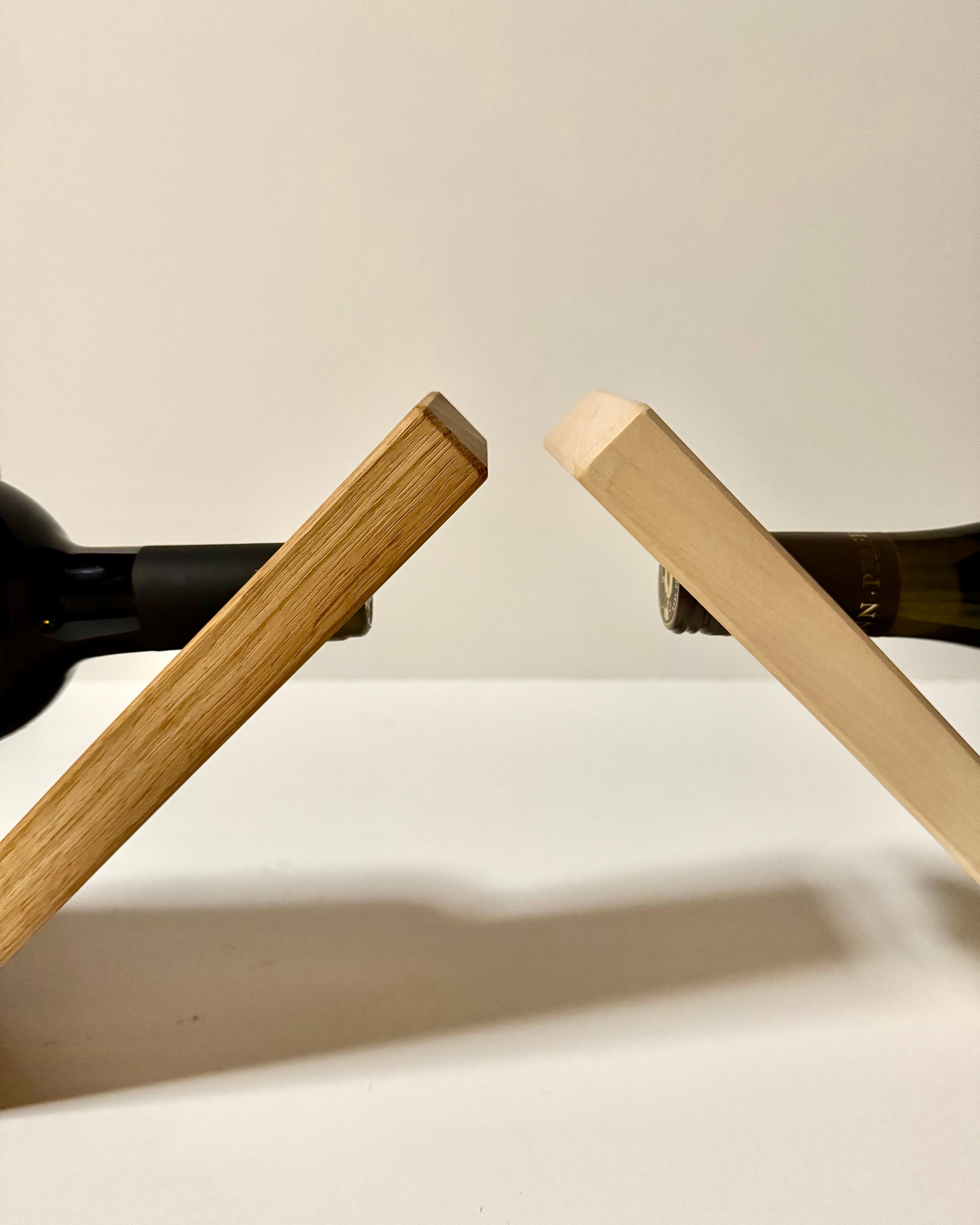 Schwebender Weinflaschenhalter aus Eiche - Holzatelier TheobaldHolzatelier TheobaldEiche