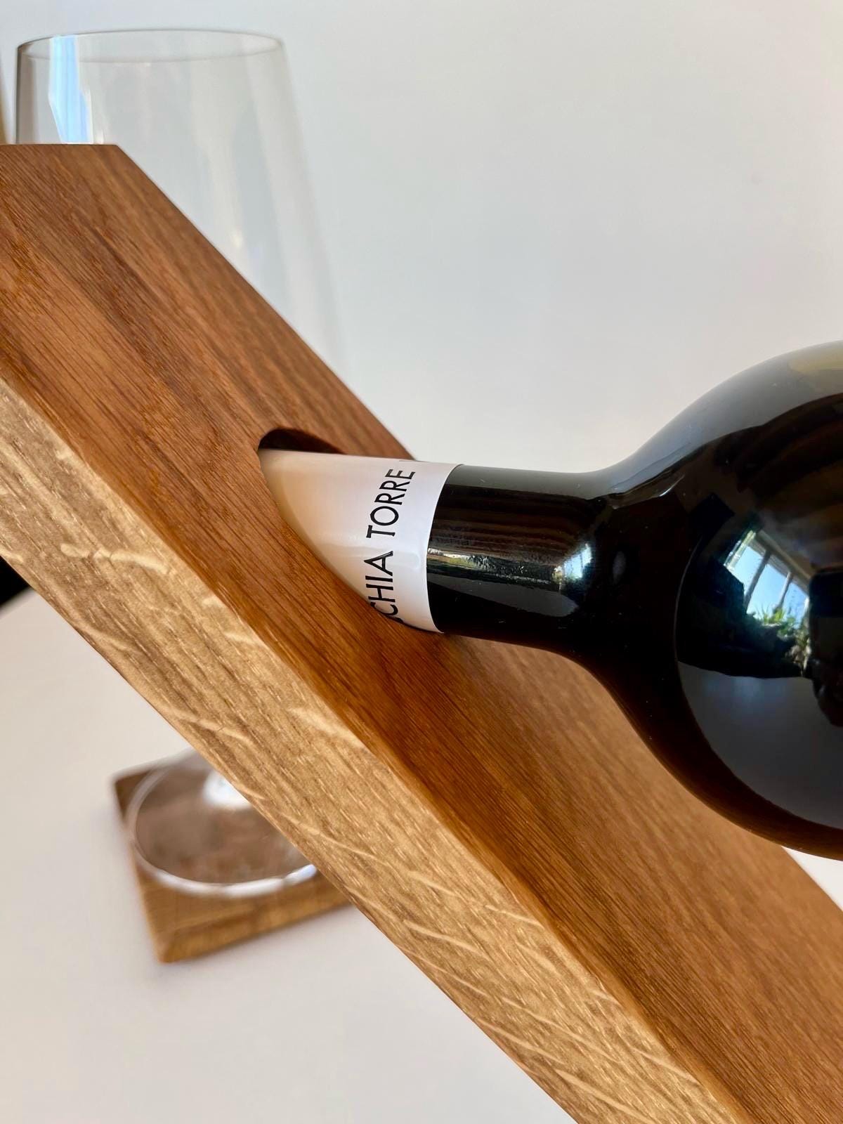 Schwebender Weinflaschenhalter aus Eiche - Holzatelier TheobaldHolzatelier TheobaldEiche